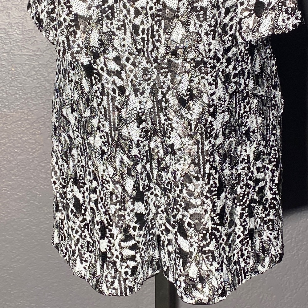 BEBE - NWT - shorts romper: sequin black & white sleeveless w lining, zip - 12 - Picture 4 of 16